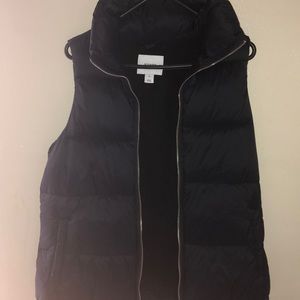 Navy Blue Zip-up Puffer Vest